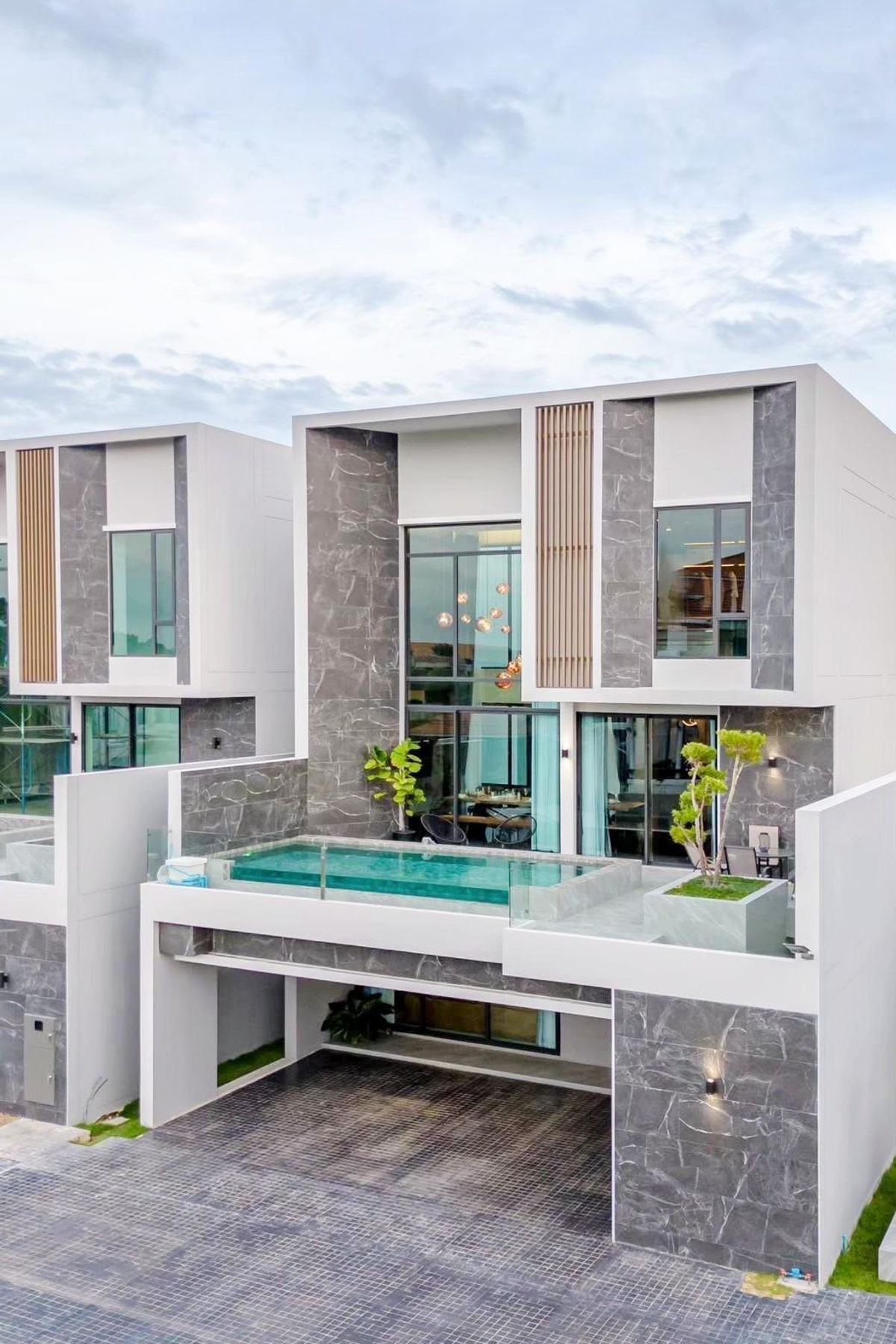 ขายบ้านนวมินทร์ รามอินทรา : ขาย บ้านเดี่ยว 3 ชั้น Highbury วัชรพล-รามอินทรา 60 ตร.วา แต่งครบทั้งหลัง พร้อมลิฟต์และสระว่ายน้ำส่วนตัว