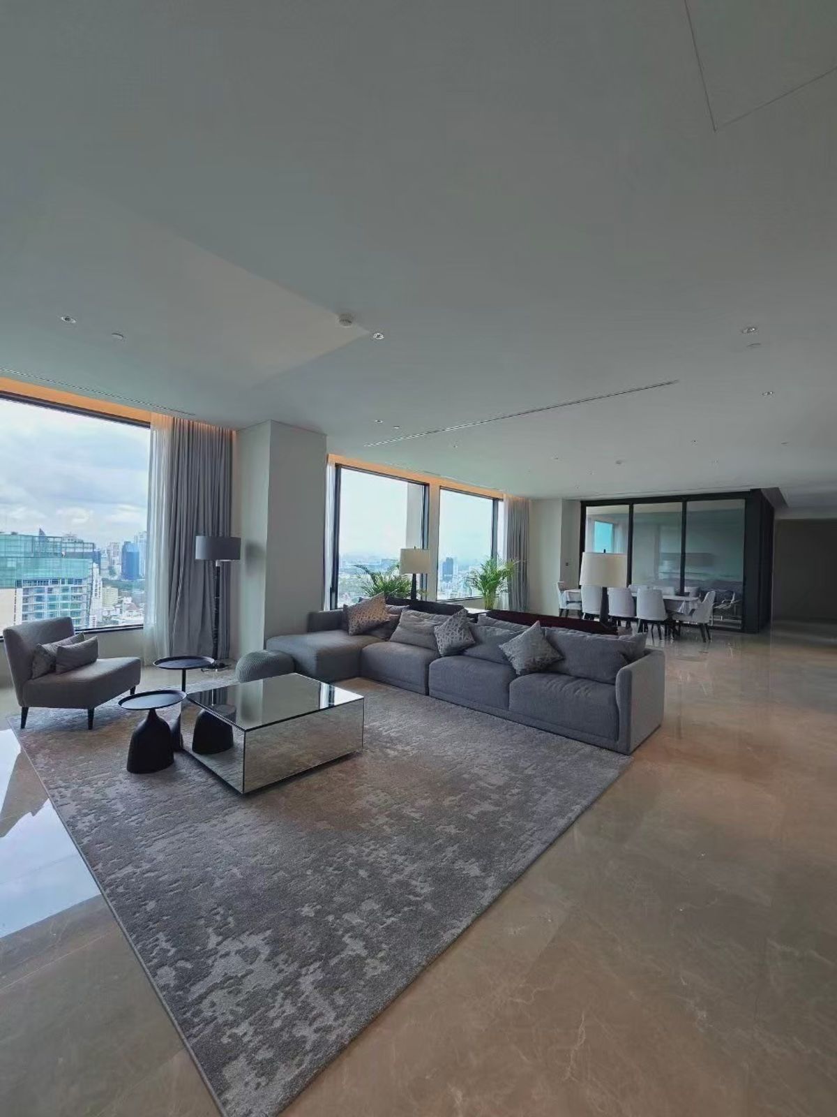 For RentCondoWitthayu, Chidlom, Langsuan, Ploenchit : Sindhorn Residence I Rental Luxury Penthouse with 3 Bedroom at Lumphini in Bangkok