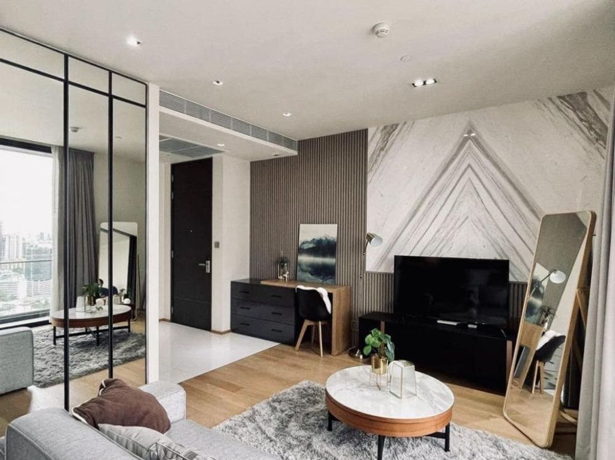 For RentCondoSukhumvit, Asoke, Thonglor : [Rental] The Emporio Place 3 bedrooms, 3 bathrooms, a housekeeper, size 165 sq.w., a large bedroom, wide balcony