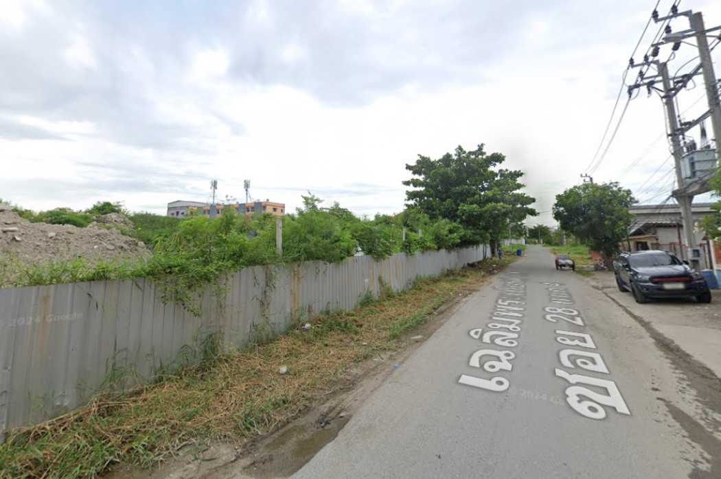 For SaleLandLadkrabang, Suwannaphum Airport : Land for sale, Chaloem Phrakiat Rama 9, Soi 28, Intersection 4, 2 rai 3 ngan 71 sq w, near Chaloem Phrakiat Rama 9 Road, only 1.9 km. DD