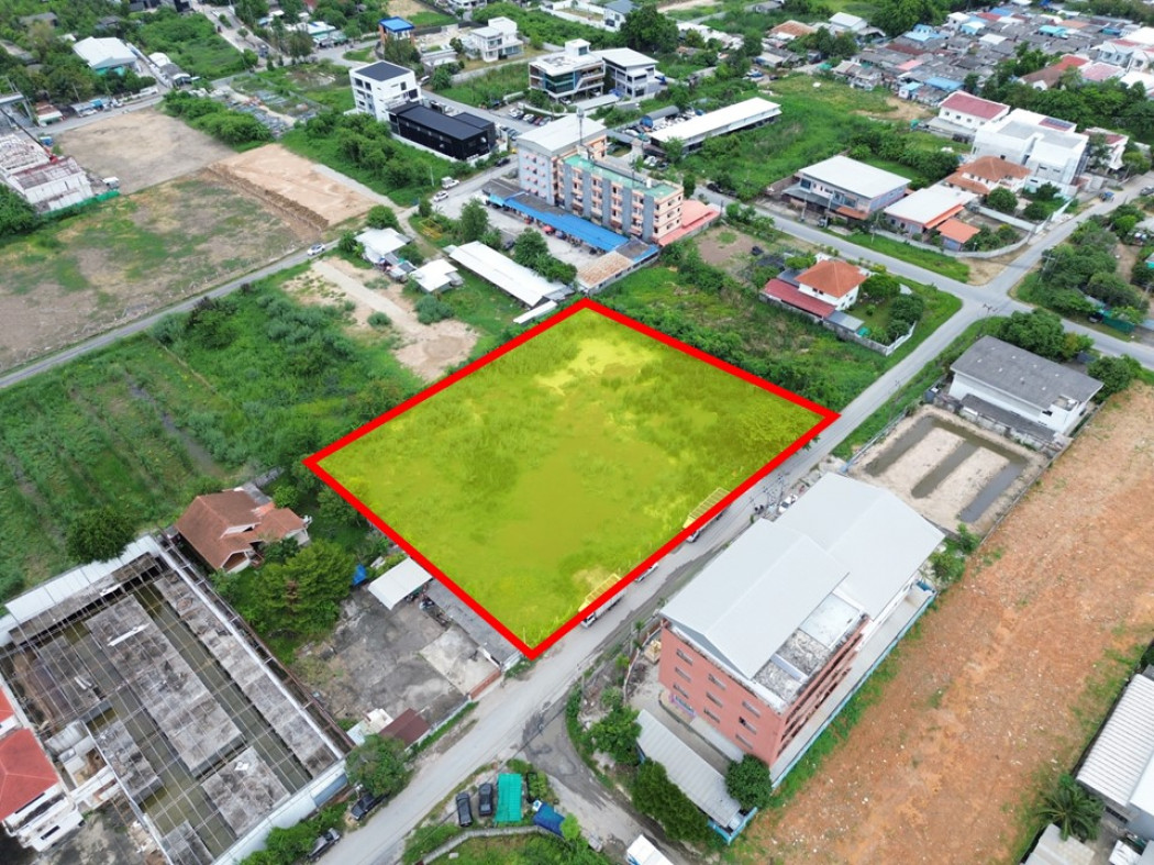 ขายที่ดินลาดกระบัง สุวรรณภูมิ : ขาย ที่ดิน 2 ไร่กว่า  เฉลิมพระเกียรติ ร.9 ซอย 28 แยก 4  ถนนกว้าง 6 เมตร DD