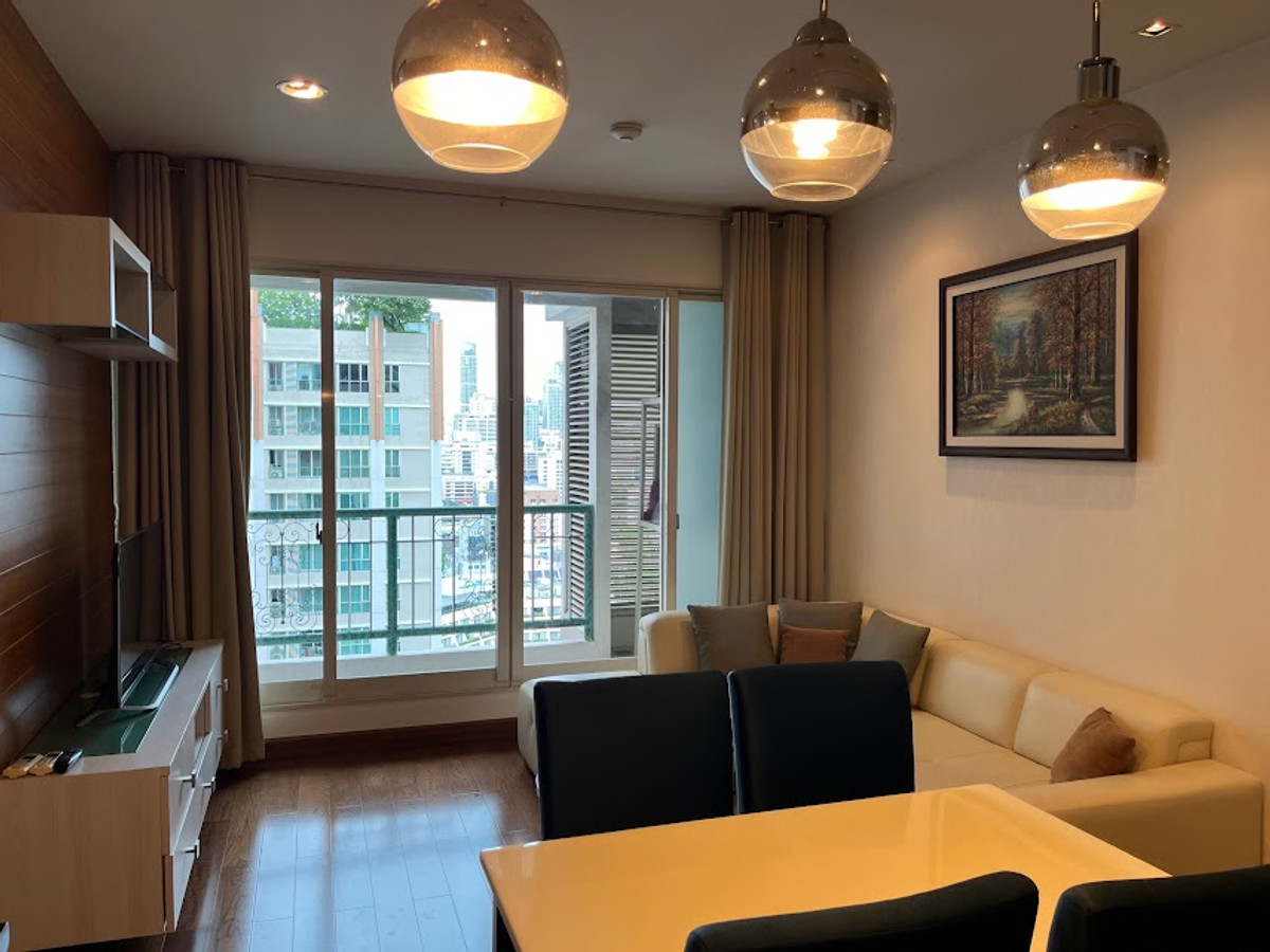 ให้เช่าคอนโดวิทยุ ชิดลม หลังสวน : ปล่อยเช่าครับ The Address Chidlom คอนโด Low-density ที่ให้ความรู้สึกส่วนตัวสุดๆ ห้องนี้จุดเด่นคือ "พื้นที่" ครับ ขนาด 56 ตรม. กว้างขวางมาก อยู่แล้วไม่รู้สึกอึดอัดเลย แถมอยู่ชั้น 20 วิวโล่ง ลมดีมากครับ