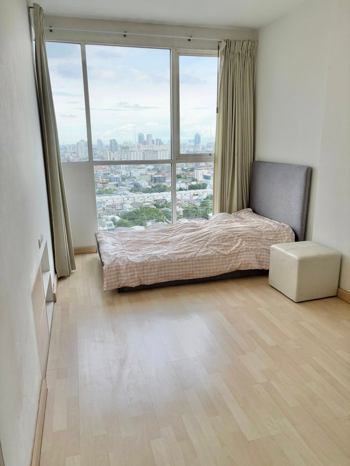 For SaleCondoSapankwai,Jatujak : (Code AM1779) Ideo Mix Phahonyothin Condo, good location in the middle of the city, complete with high floor, beautiful view, BTS, Saphan Khwai, only 300 m.