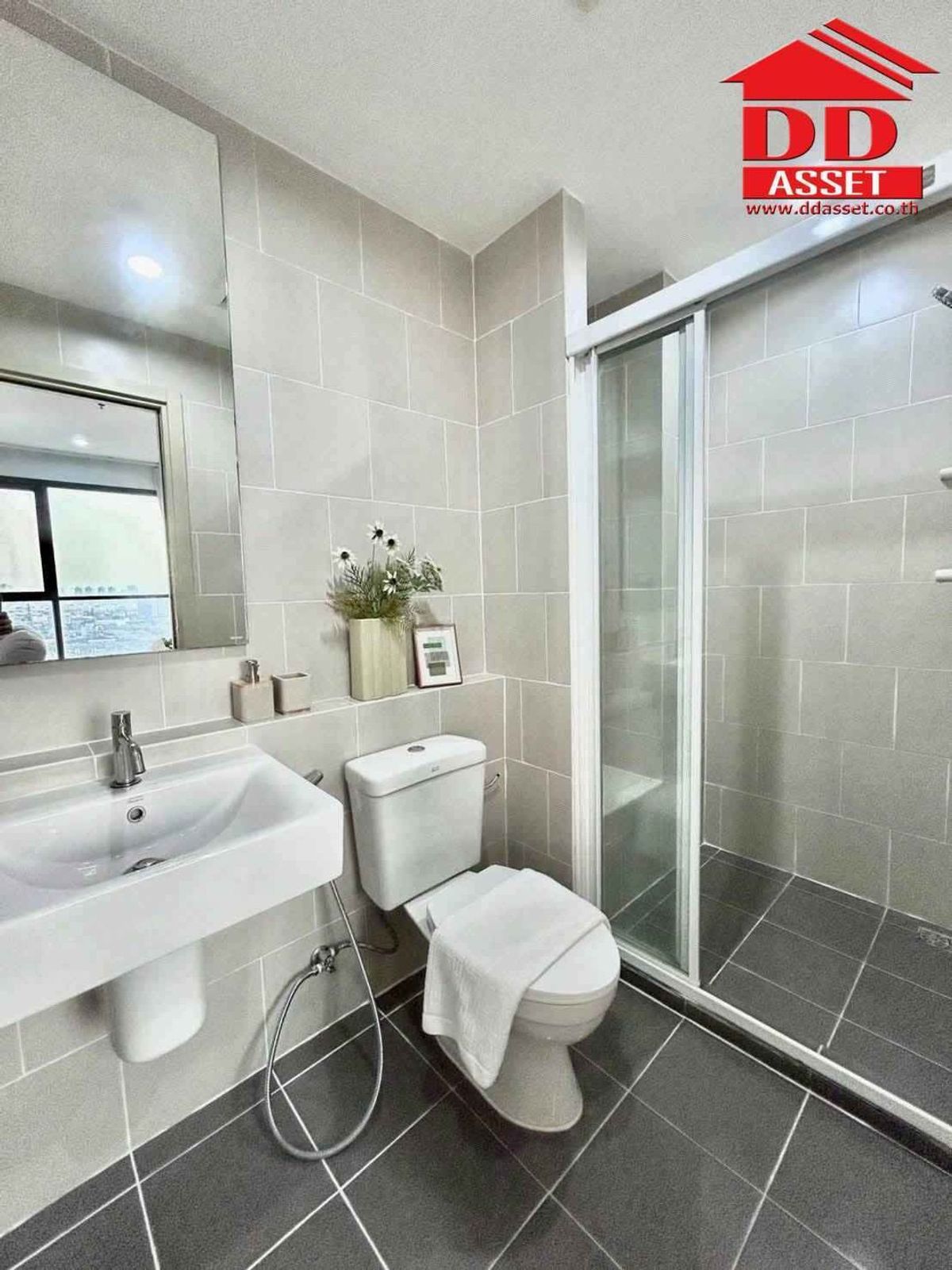 For SaleCondoRama9, Petchburi, RCA : The Base Rama9-Ramkhamhaeeng condo (The Base