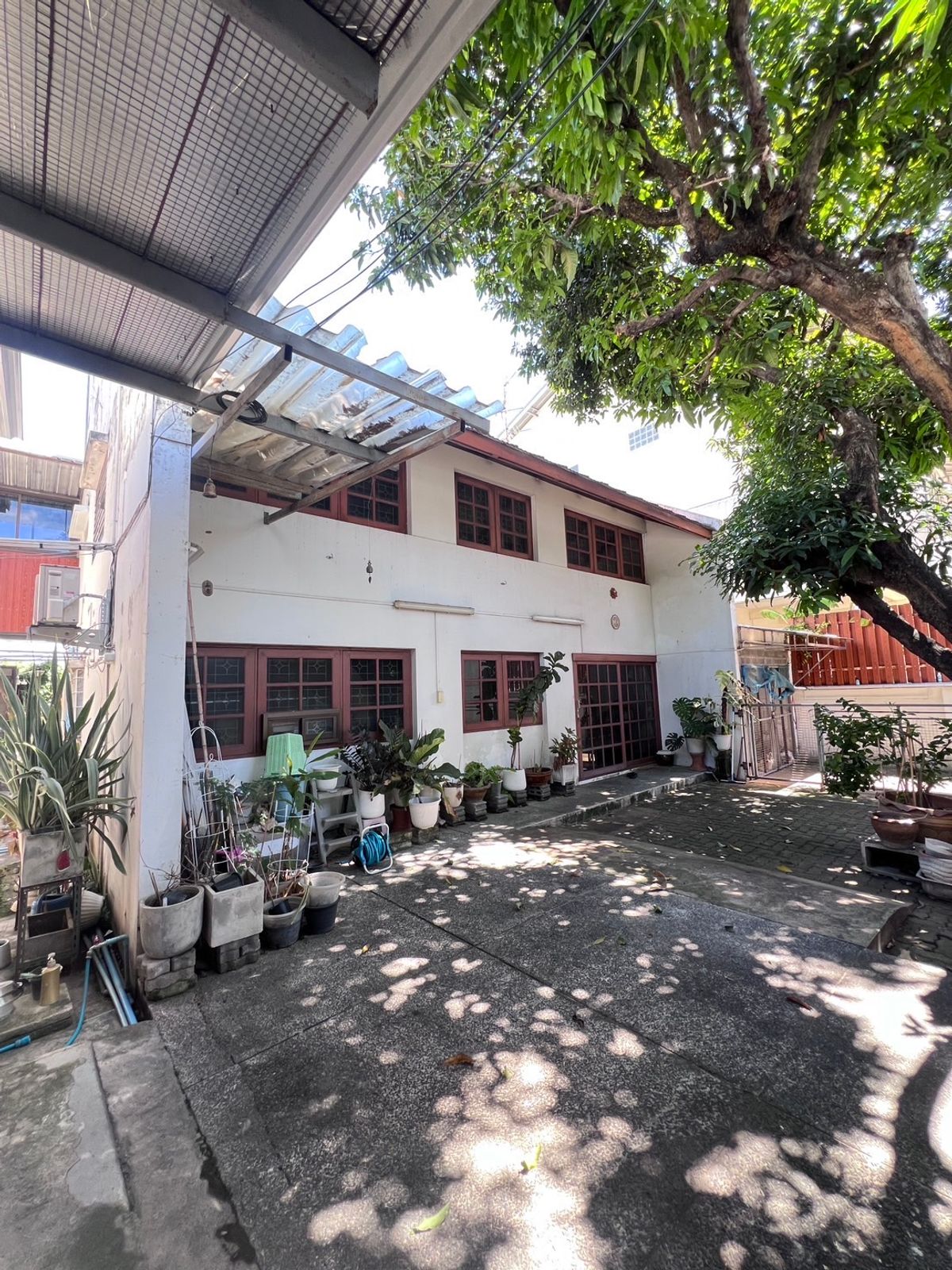 For SaleHousePinklao, Charansanitwong : Detached house outside the project Away from the mouth of Soi Charan 89 300 meters next to BTS Bang Or