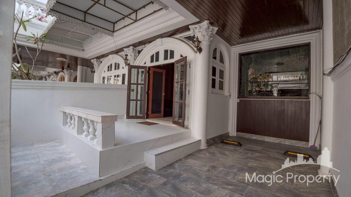 For RentHouseSukhumvit, Asoke, Thonglor : 5 Bedroom Townhouse for Rent in Ekkamai 26, Khlong Tan Nuea, Watthana, Bangkok