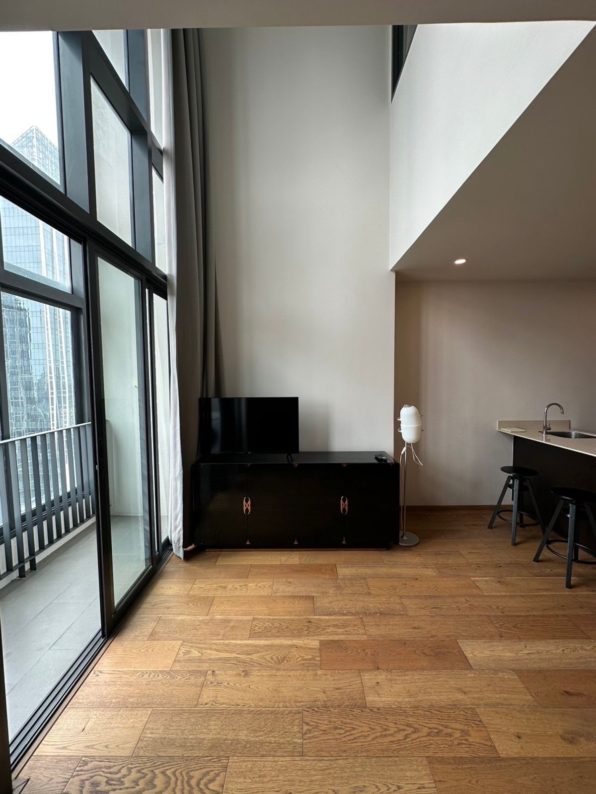 ให้เช่าคอนโดราชเทวี พญาไท : Q Chidlom 70 sq.m. Eng 中 日 Please add LINE ID @806qphgn o8415o5483