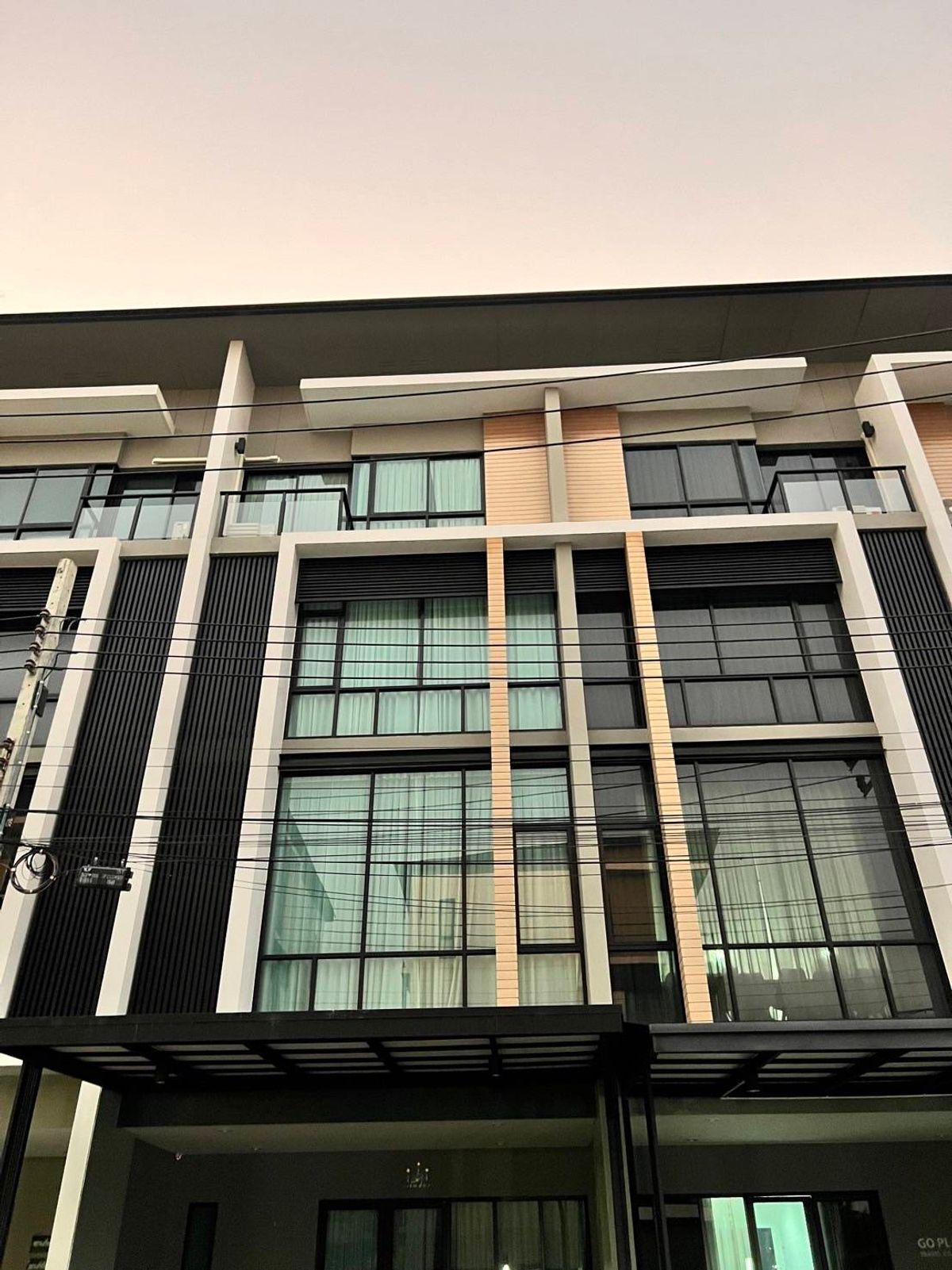 For RentOfficeKaset Nawamin,Ladplakao : 4 -story home office for rent, Ladprao