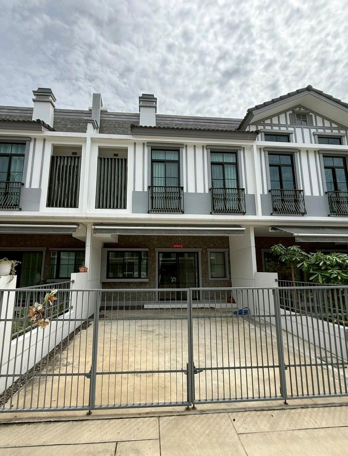 ให้เช่าทาวน์โฮมบางนา แบริ่ง ลาซาล : 🔥 Townhome for Rent INDY 5 Bangna km.7 🔥🔥 Nearby Mega bangna 