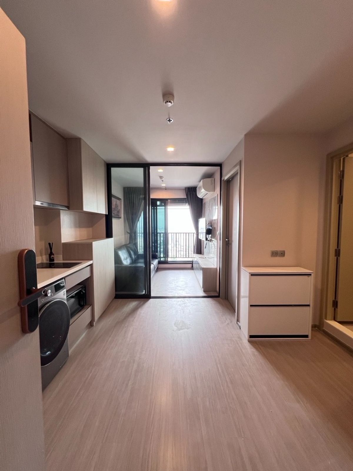 ขายคอนโดลาดพร้าว เซ็นทรัลลาดพร้าว : For Sale📍studio 🛁Life Ladprao 📞0639399665 ราคาดี ปล่อยเช่าดีมาก
