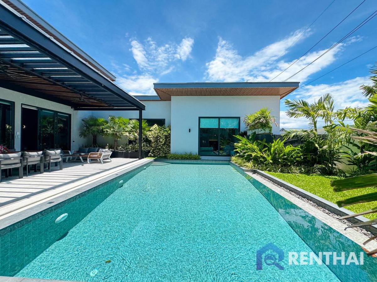 For SaleHousePattaya, Bangsaen, Chonburi : Modern Villa in Prime Location Chaknok Reservoir