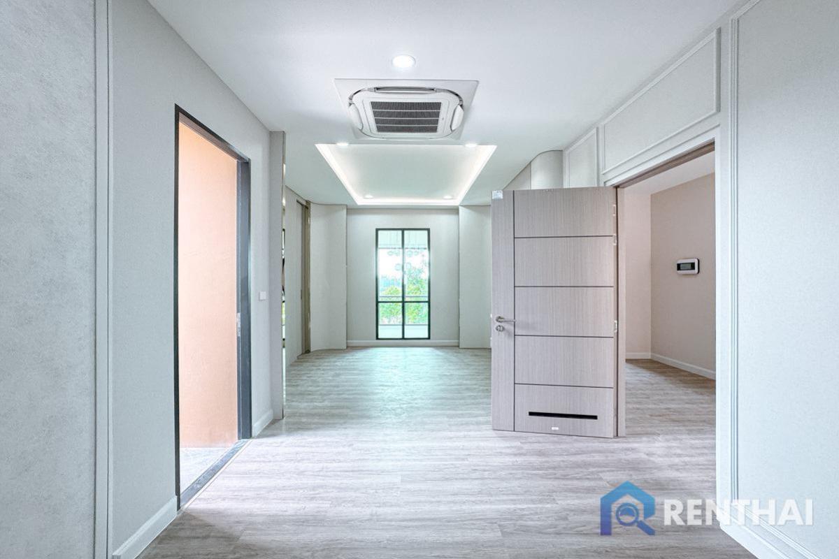 For SaleHousePattaya, Bangsaen, Chonburi : The Palm Grandio  Luxury Home in Pattaya