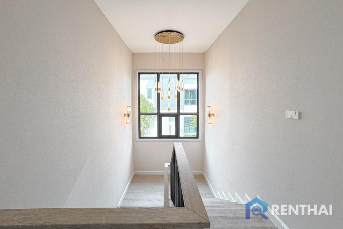 For SaleHousePattaya, Bangsaen, Chonburi : The Palm Grandio  Luxury Home in Pattaya