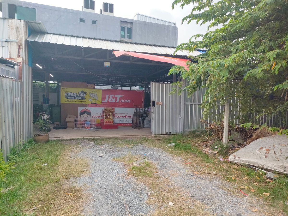 For LeaseholdWarehousePinklao, Charansanitwong : Quickly leased. The structure of 250,000 land is approximately 150 square wah.