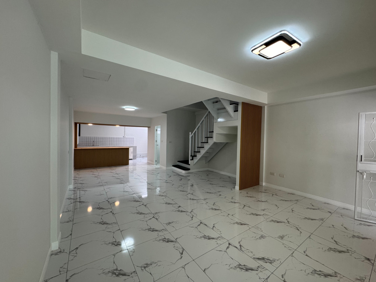 ขายทาวน์โฮมสมุทรปราการ สำโรง : ขายทาวน์เฮ้าส์/ทาวน์โฮม  พาร์ค แกลเลอรี่ ศรีนครินทร์ หน้ากว้าง บางปลา บางพลี สมุทรปราการ CX-144569 