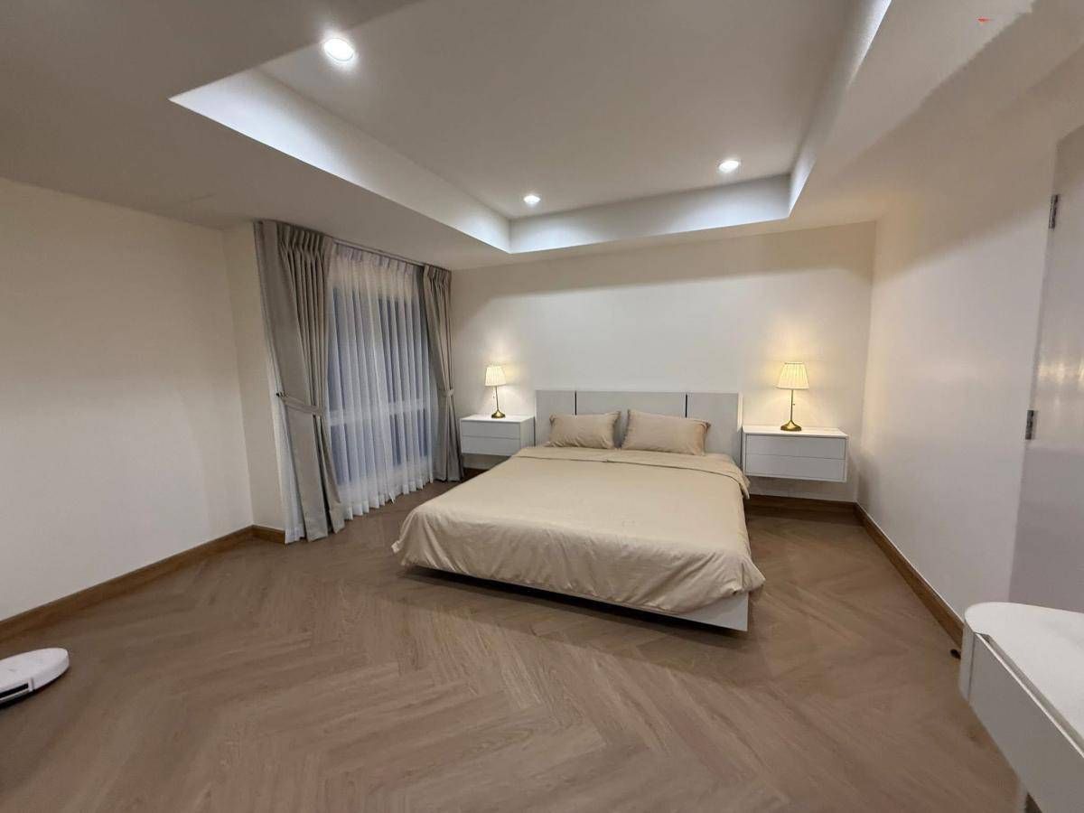 For RentCondoRama9, Petchburi, RCA : For rent, Sun Palace, Condominium, near ARL Ramkhamhaeng, a large size of 60 square meters.
