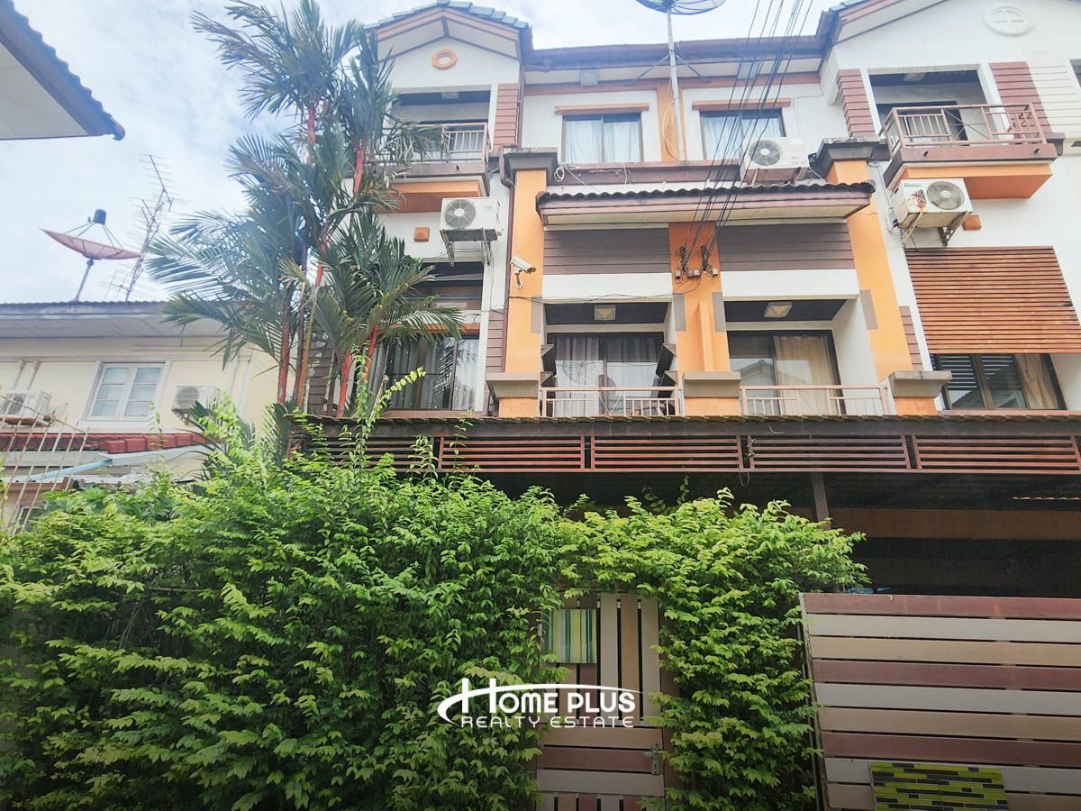 For SaleTownhomeChokchai 4, Ladprao 71, Ladprao 48, : Baan Klang Mueang Lat Phrao 71 (Baan Klang Muang) Soi Nakniwat 4