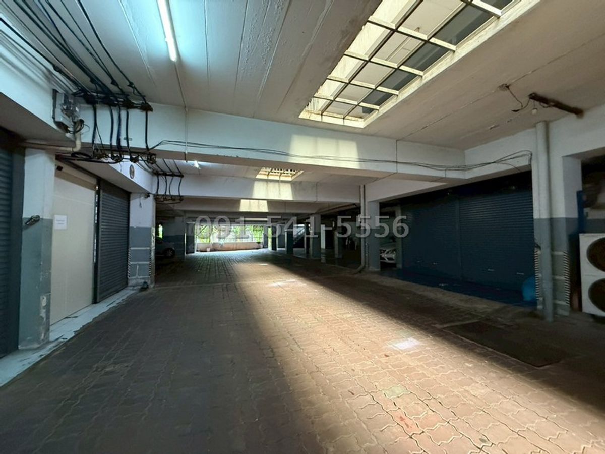 ขายอาคารพาณิชย์สยาม จุฬา สามย่าน : ขายอาคารพาณิชย์ 2 คูหา 4 ชั้น โครงสร้างแข็งแรงมาก โบ๊เบ๊ ซ.วัดบรมนิวาส แยก 4 ใจกลางเมือง เหมาะลงทุนปล่อยเช่า