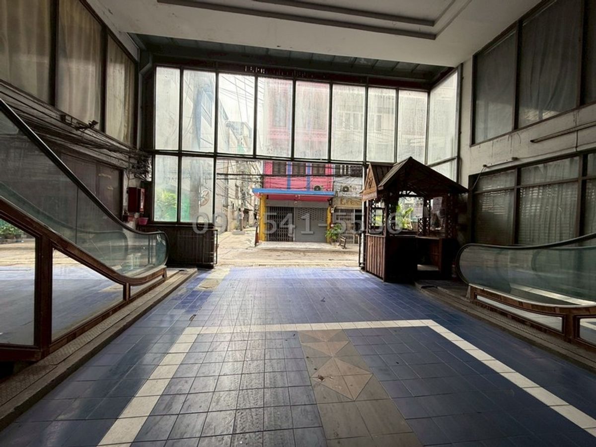 ขายอาคารพาณิชย์สยาม จุฬา สามย่าน : ขายอาคารพาณิชย์ 2 คูหา 4 ชั้น โครงสร้างแข็งแรงมาก โบ๊เบ๊ ซ.วัดบรมนิวาส แยก 4 ใจกลางเมือง เหมาะลงทุนปล่อยเช่า