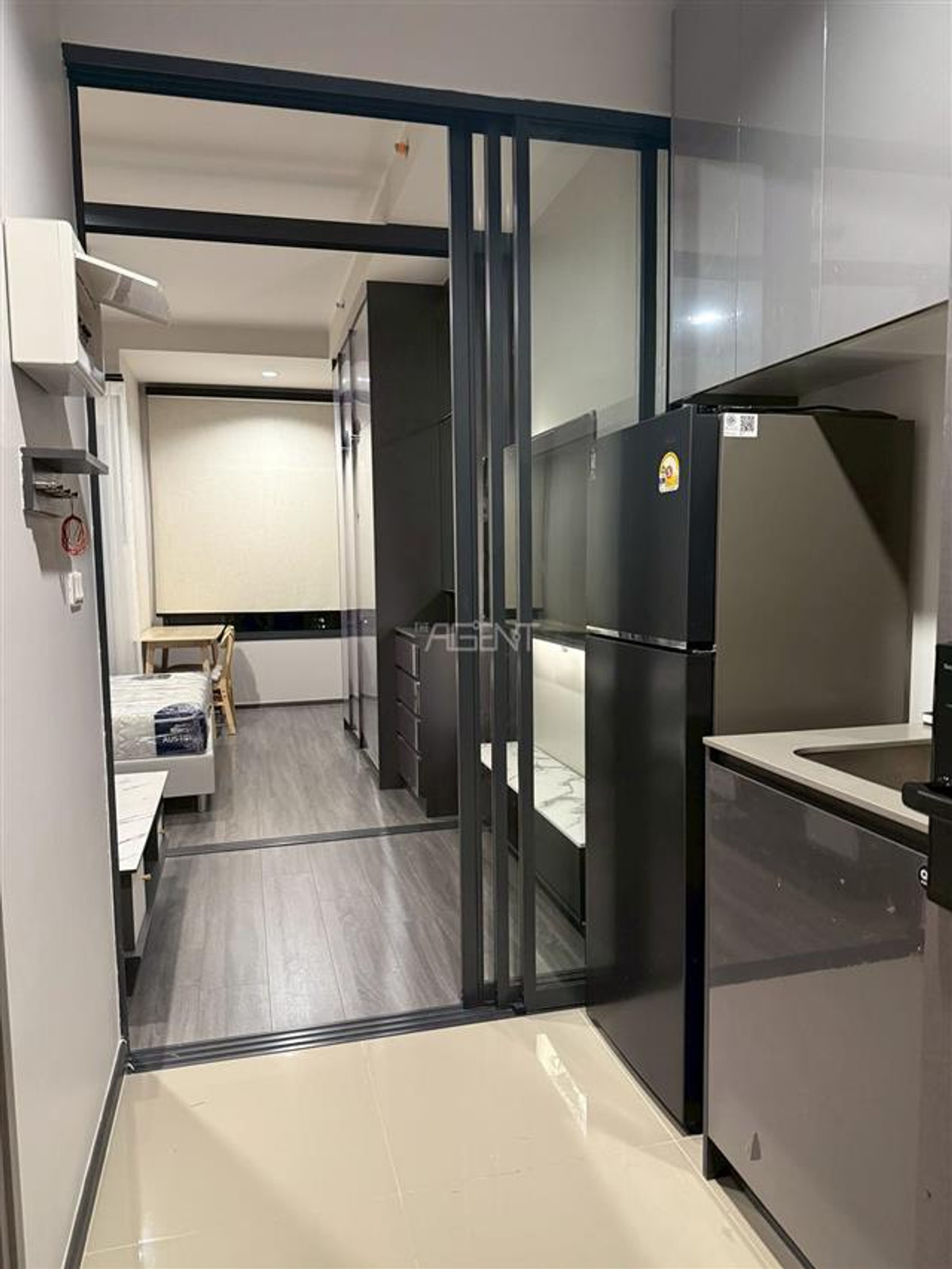 For RentCondoKhlongtoei, Kluaynamthai : New condo for rent near Ekkamai Thonglor, just 1 station on the main road, just 250 meters away from the sky train.