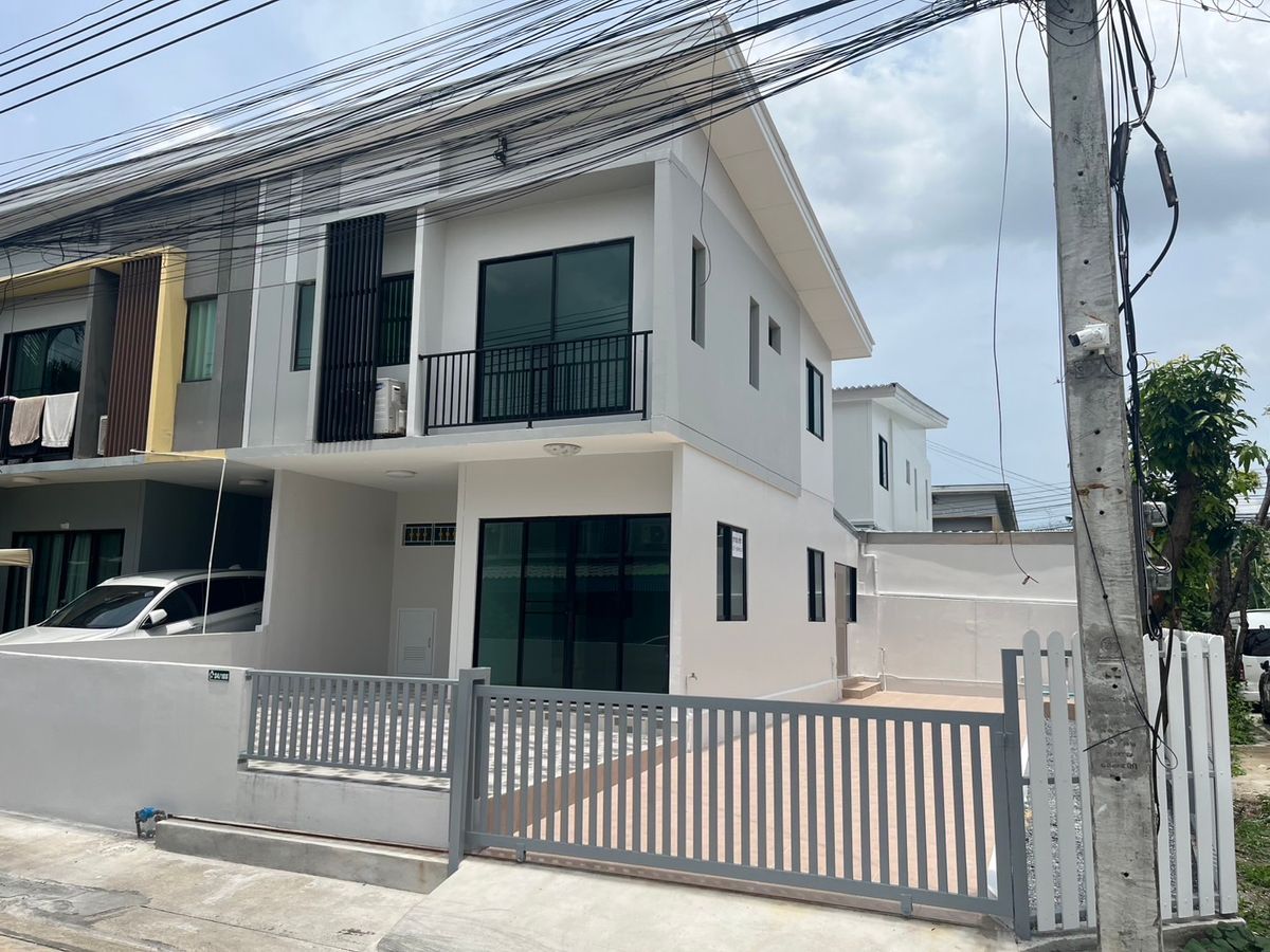 For SaleTownhomePattanakan, Srinakarin : The Connect Village 27 Onnut-Suan Luang, back corner 32.5 sq.w. 3 bedrooms, 2 bathrooms, 1 kitchen, 2 parking spaces