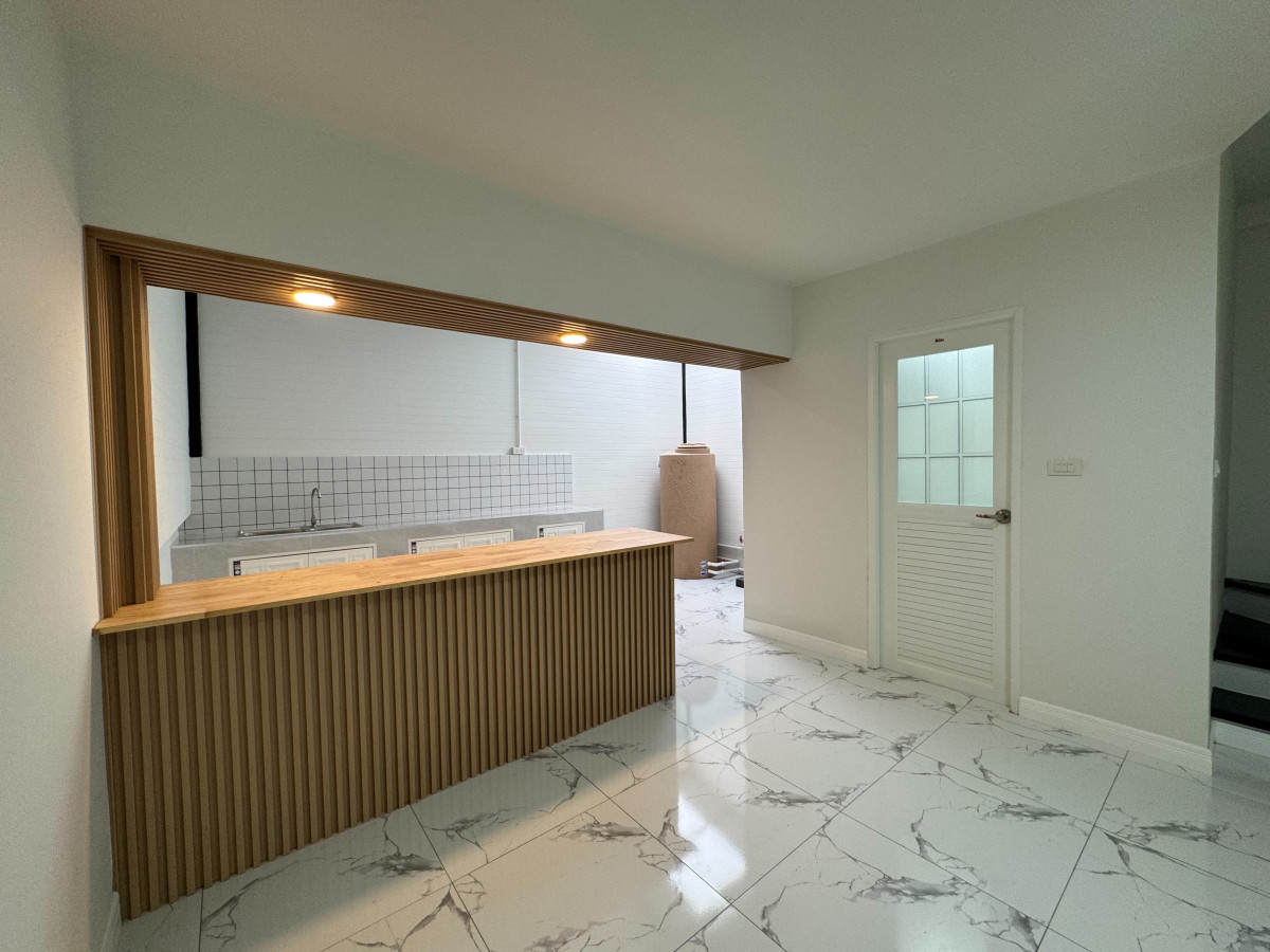 ขายทาวน์โฮมสมุทรปราการ สำโรง : ขายทาวน์เฮ้าส์/ทาวน์โฮม  พาร์ค แกลเลอรี่ ศรีนครินทร์ หน้ากว้าง บางปลา บางพลี สมุทรปราการ CX-144569 