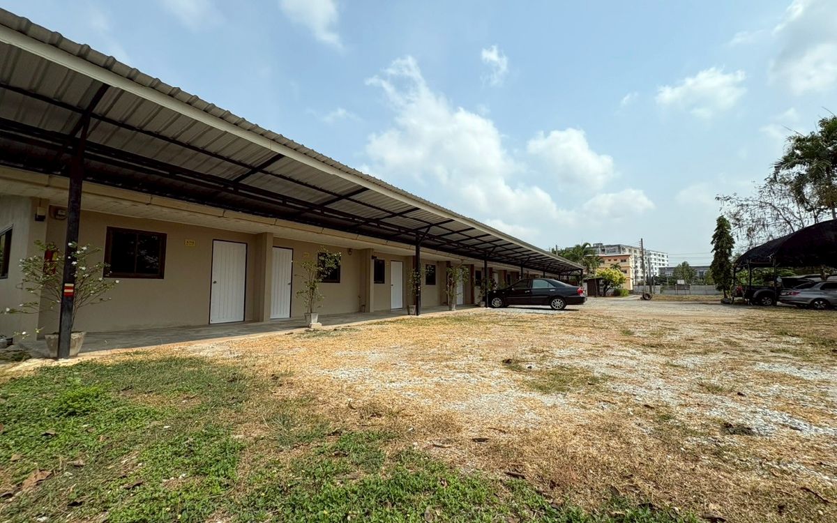For SaleHotel&Apartment BusinessMin Buri, Romklao : 12 resorts for sale, 15 row houses, 2 -storey detached house with 2 rai of land, 310 sq.w., Suwinthawong Road, Wang Takhian Subdistrict, Mueang Chachoengsao District