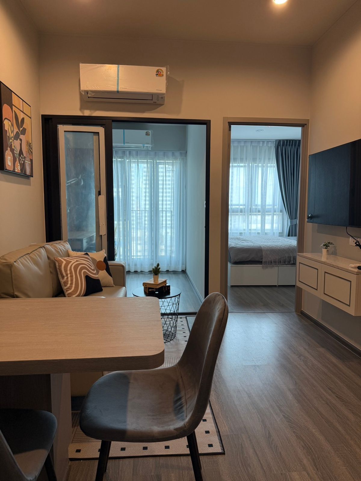 For RentCondoSeri Thai, Ramkhamhaeng Nida : The new condo has just been completed, never rented. Next to Ramkhamhaeng Road, The Mall Bangkapi