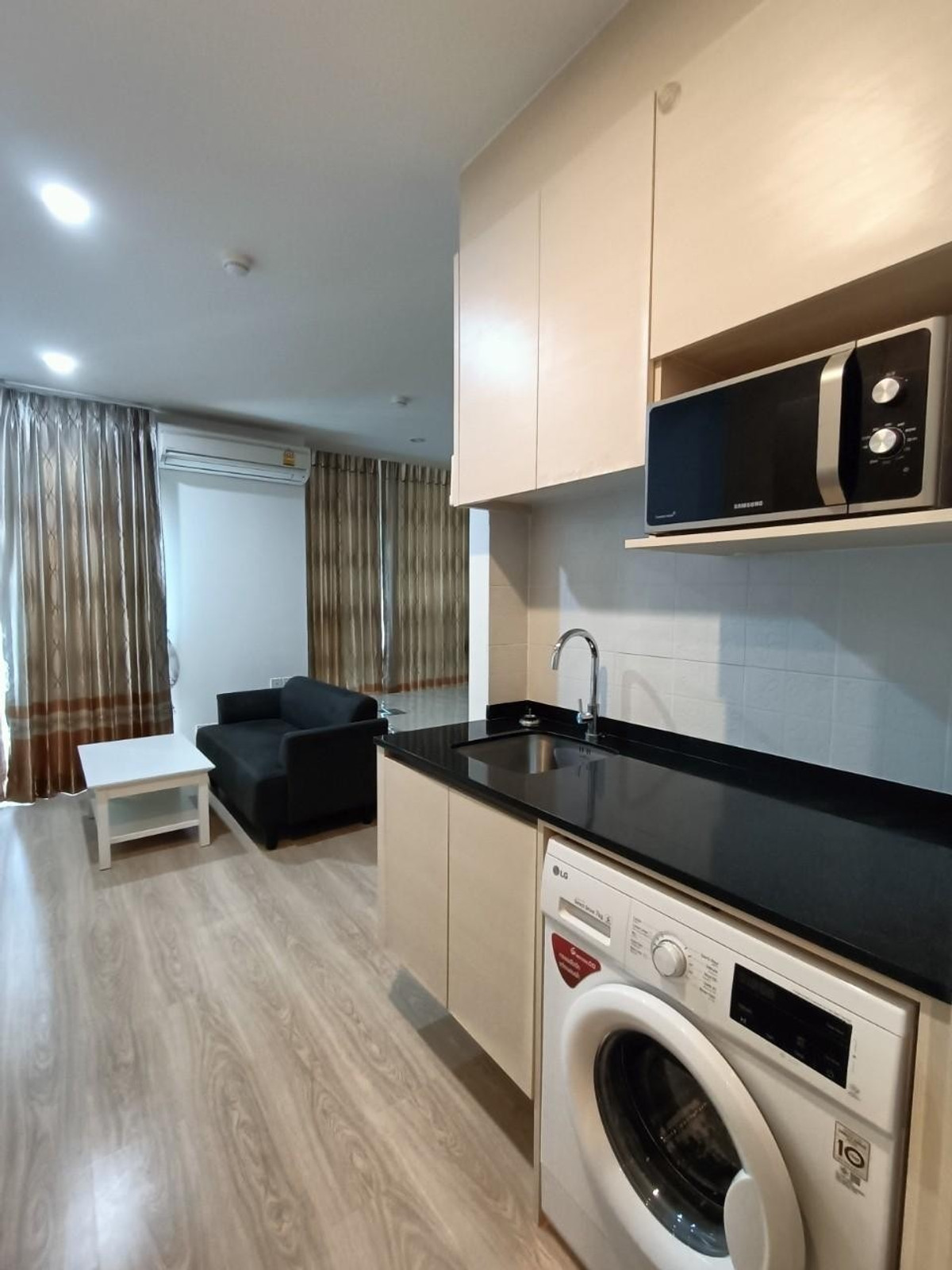 For SaleCondoRatchadapisek, Huaikwang, Suttisan : Quick sale NOBLE REVOLVE RATCHADA Noble Revolve Ratchada 1 Bedroom 1 Bathroom