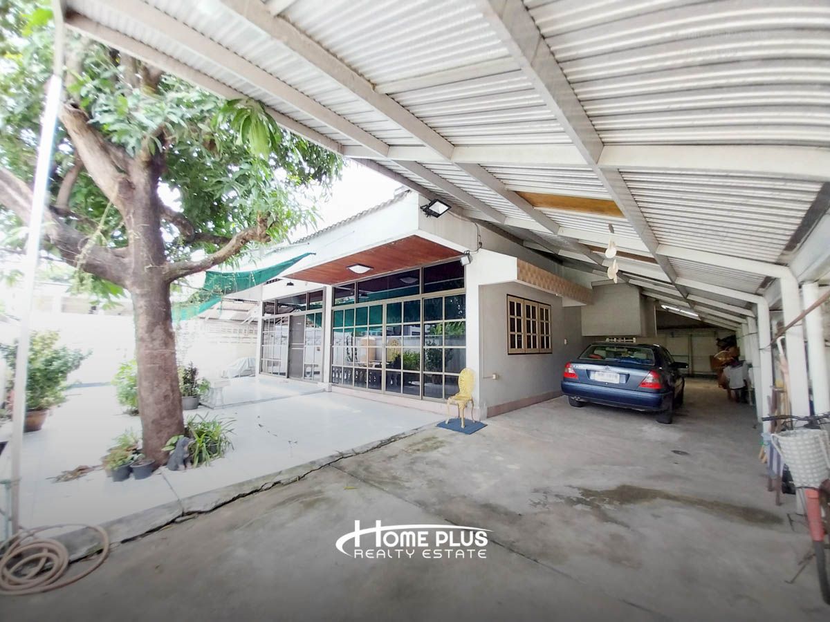 For SaleHouseSamut Prakan,Samrong : Land with 2 -story detached house, Muang Thong Niwet 1 Village Soi Chaengwattana 14