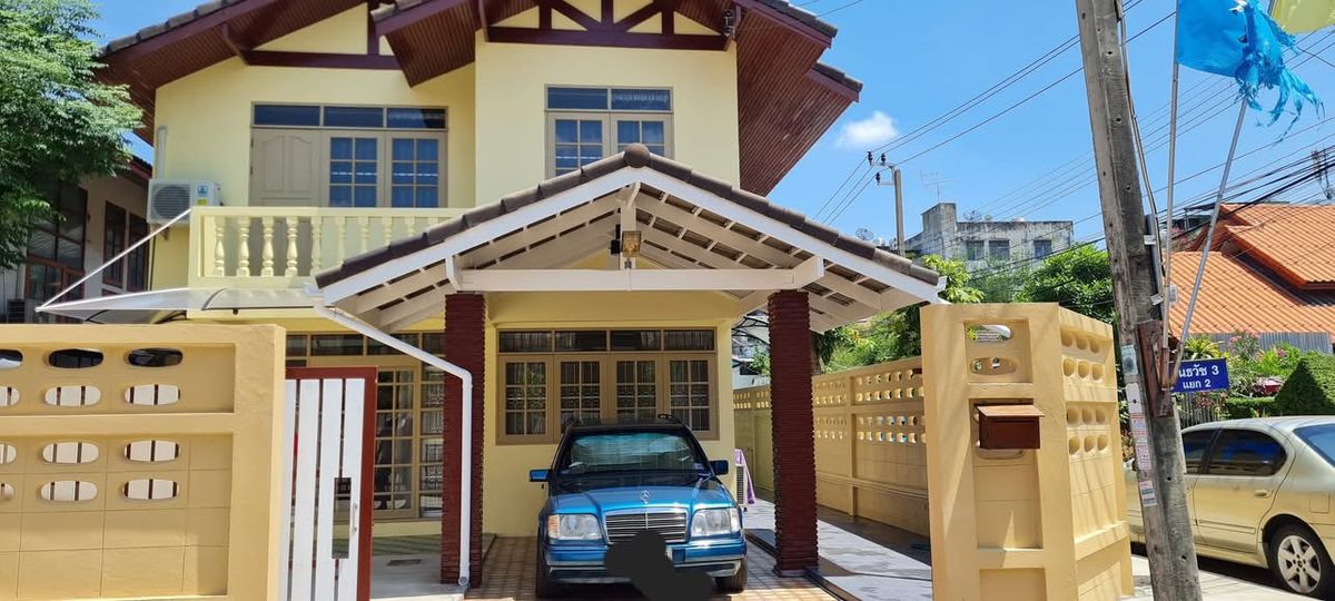 For RentHouseBangna, Bearing, Lasalle : House for rent in Soi La Salle 71, raising animals near BTS Bearing. Interested please contact 082-3223695.