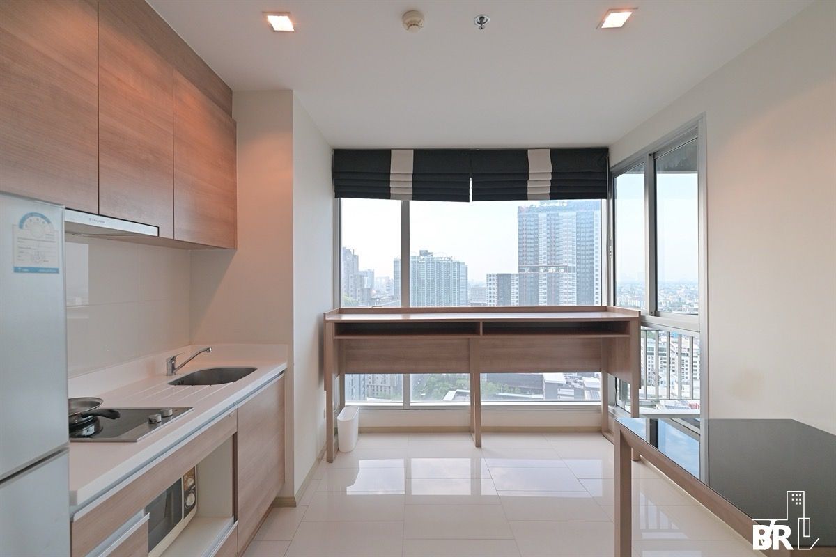 ให้เช่าคอนโดรัชดา ห้วยขวาง : 🔥Rare Unit🔥Rhythm Ratchada Huaikhwang 20K ✨SKY KITCHEN✨ by Fah