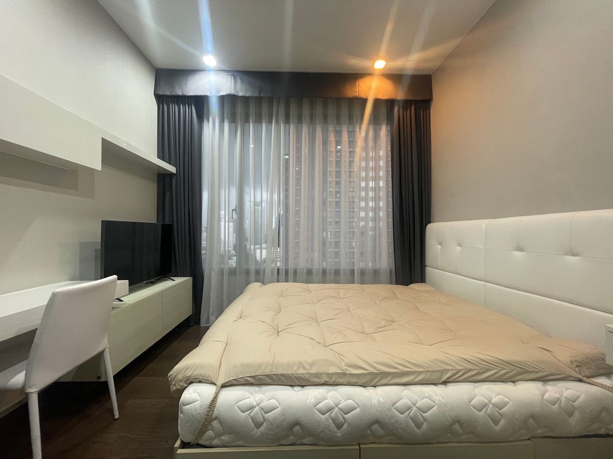 ให้เช่าคอนโดพระราม 9 เพชรบุรีตัดใหม่ RCA : FOR RENT 1 BEDROOM 38 SQ.M  FULLY FURNITURE   READY TO MOVE IN