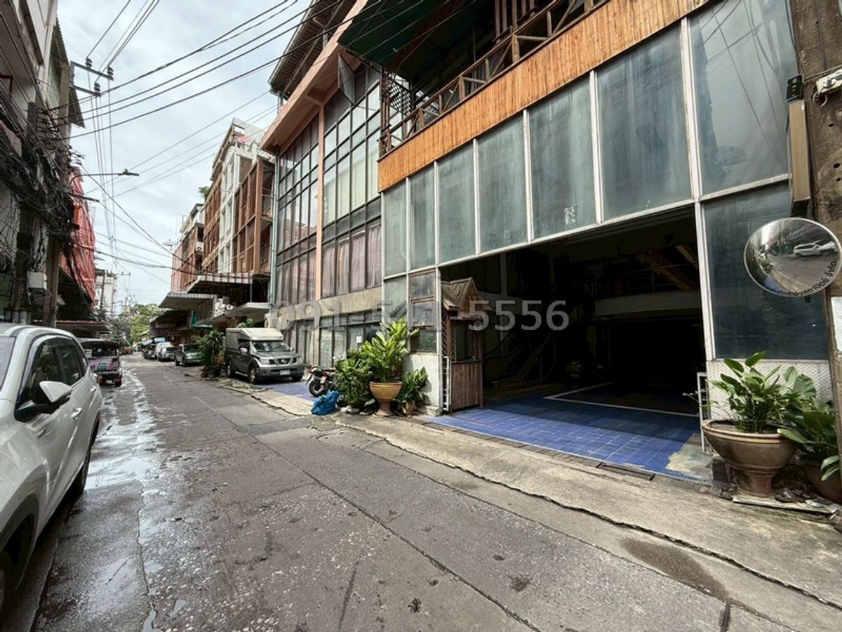 ขายอาคารพาณิชย์สยาม จุฬา สามย่าน : ขายอาคารพาณิชย์ 2 คูหา 4 ชั้น โครงสร้างแข็งแรงมาก โบ๊เบ๊ ซ.วัดบรมนิวาส แยก 4 ใจกลางเมือง เหมาะลงทุนปล่อยเช่า