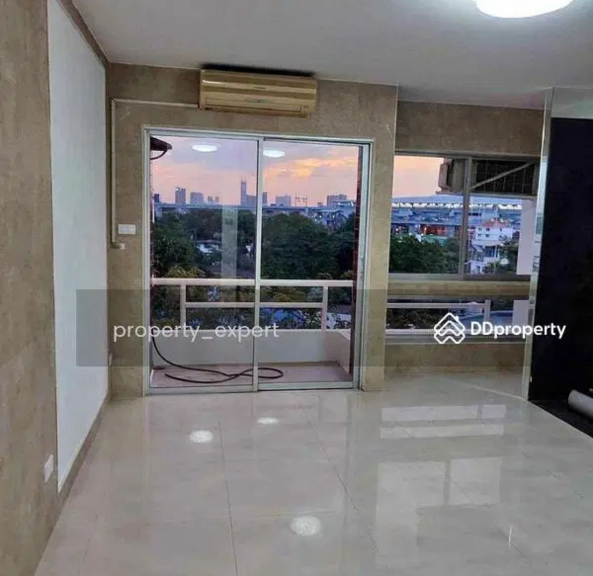 For SaleCondoSapankwai,Jatujak : Urgent sale, Day Renressence 2, Freeon