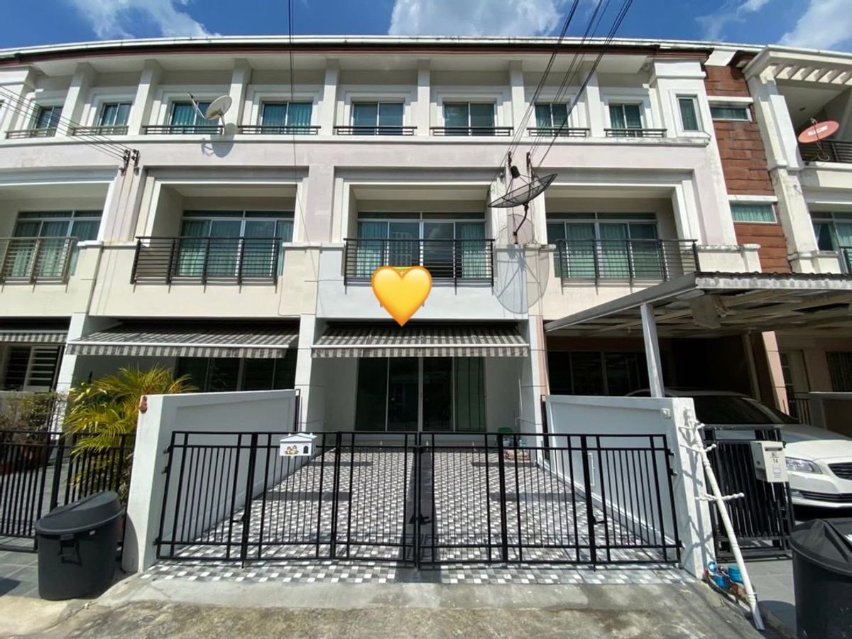 ให้เช่าทาวน์โฮมลาดพร้าว101 แฮปปี้แลนด์ : ให้เช่าทาวน์โฮม บ้านกลางเมือง ลาดพร้าว 101 แยก 38 ตกแต่งใหม่ พร้อมอยู่ บ้านหน้าสวน ใกล้ป้อม รปภ. แอร์ใหม่ทั้งหลัง 5 เครื่อง บ้านอยู่ต้นโครงการ เช่าเพียง 24,000 บาท/เดือน