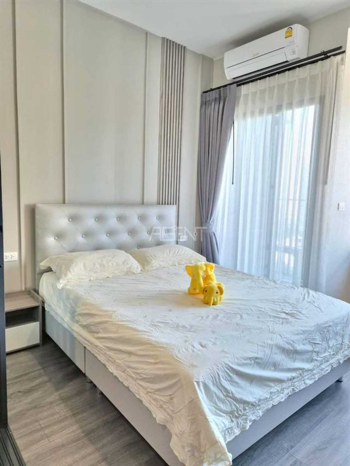 For RentCondoKhlongtoei, Kluaynamthai : New condo for rent near Ekkamai Thonglor, just 1 station on the main road, just 250 meters away from the sky train.