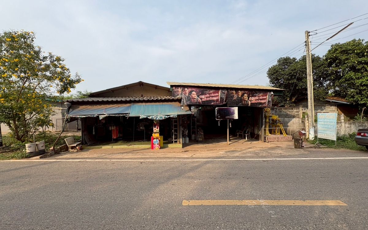 For SaleHouseChachoengsao : 🔥 House for sale + minimart, good location on the road, width 15.50 m with business for you to own! 🏡🏪