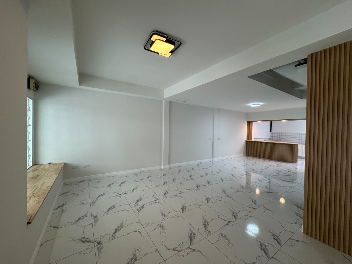 ขายทาวน์โฮมสมุทรปราการ สำโรง : ขายทาวน์เฮ้าส์/ทาวน์โฮม  พาร์ค แกลเลอรี่ ศรีนครินทร์ หน้ากว้าง บางปลา บางพลี สมุทรปราการ CX-144569 