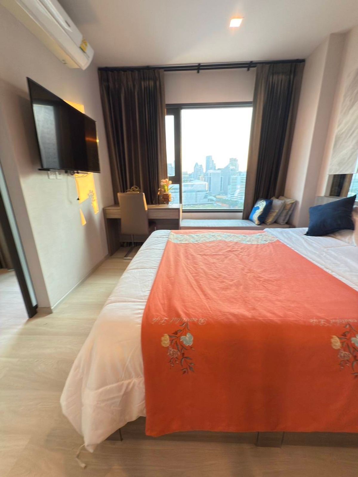 For RentCondoWitthayu, Chidlom, Langsuan, Ploenchit : Life One Wireless condominium for rent
