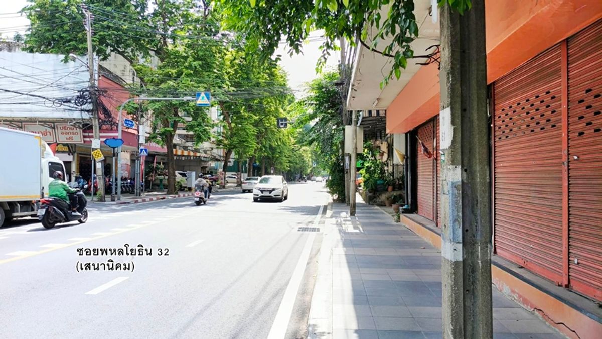 For SaleShop HouseKasetsart, Ratchayothin : 4th floor commercial building, 5 booths, a roof knife on Senanikhom Road
