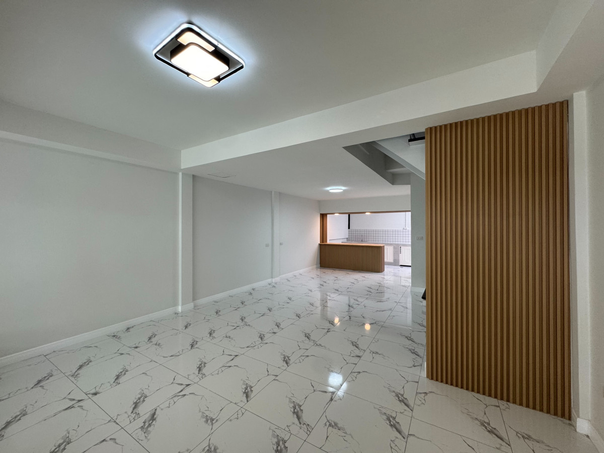 ขายทาวน์โฮมสมุทรปราการ สำโรง : ขายทาวน์เฮ้าส์/ทาวน์โฮม  พาร์ค แกลเลอรี่ ศรีนครินทร์ หน้ากว้าง บางปลา บางพลี สมุทรปราการ CX-144569 