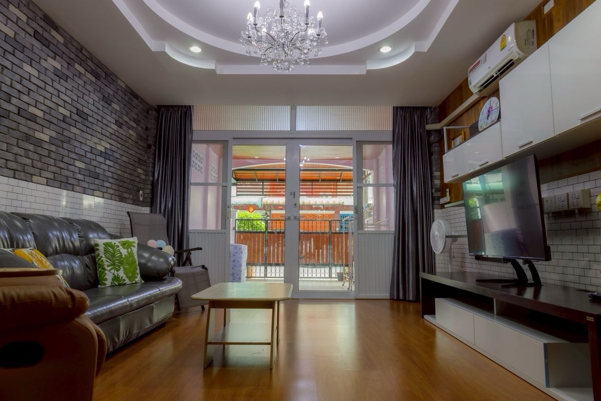 For RentTownhomeThaphra, Talat Phlu, Wutthakat : 3 -story townhouse, 1 face deck, 4 meters wide, 21 meters deep, 21 square wah area, ready to stay, drag the luggage into 4 bedrooms