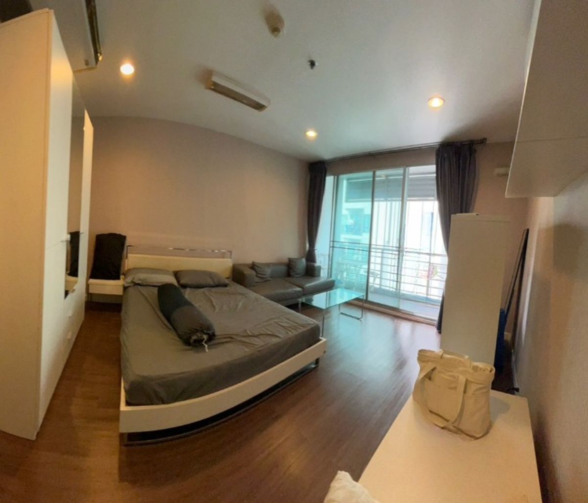 ขายคอนโดอารีย์ อนุสาวรีย์ : โอกาสทองกลางเมือง! ด่วน! ขายคอนโดโนเบิล ไลท์ (NOBLE LITE) 32.34 ตร.ม. อยู่เองโคตรฟิน แต่งครบ พร้อมอยู่ ลมโคตรดี ไม่กี่เมตร ถึง BTS อารีย์