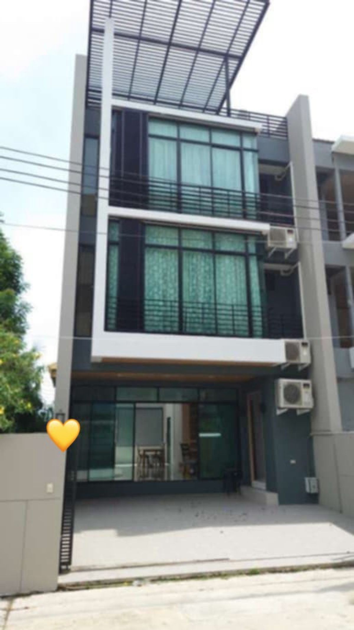 ให้เช่าทาวน์โฮมสมุทรปราการ สำโรง : ให้เช่าทาวน์โฮม Alisha View แบริ่ง 68  ใกล้รถไฟฟ้า BTS แบริ่ง เพียง 5 นาที อาคาร 4 ชั้น ขนาด 285 ตร.ม. บ้านใหม่ พร้อมอยู่ มี 4 ห้องนอน 5 ห้องน้ำ เลี้ยงสัตว์ได้ จดทะเบียนบริษัทได้  ค่าเช่าเพียง 60,000 บาท/เดือน