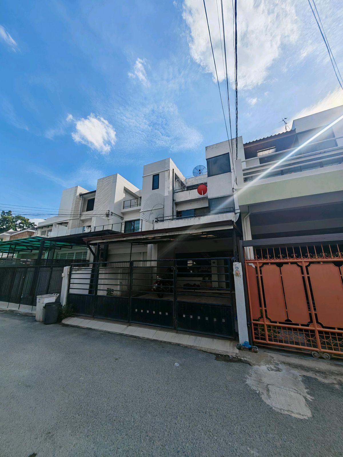 For SaleTownhomeOnnut, Udomsuk : Urgent sale, townhome near Onnut BTS The road can access many ways.