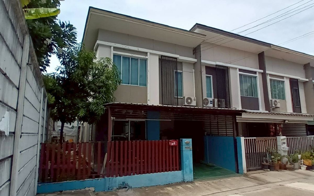 For SaleTownhomeNawamin, Ramindra : Urgent sale! Townhouse behind the edge Pruksa Ville 55/2 Ring Road-Ram Inthra 2, 3 Bedrooms, 2 Bathrooms, 24 sq.w., near Fashion Island