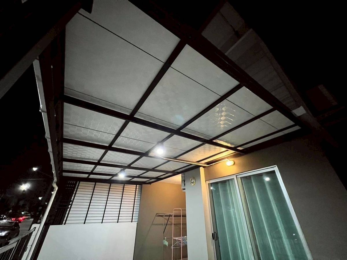 For SaleTownhomePathum Thani,Rangsit, Thammasat : S2923 2 -story townhome for sale behind the corner of Pruksa Ville Village Rangsit-Khlong Song
