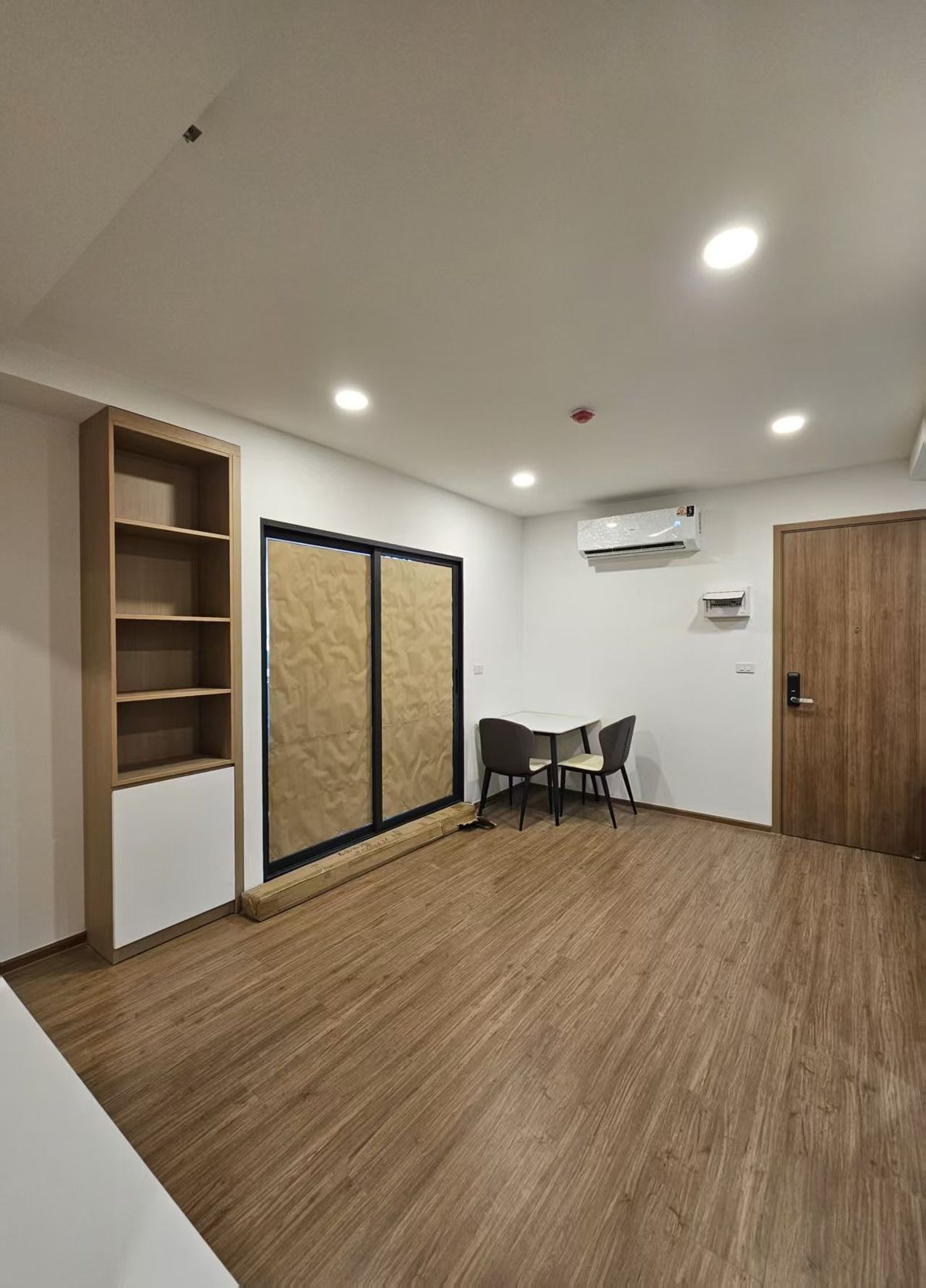 For RentCondoRamkhamhaeng, Hua Mak : For rent, The Living Ramkhamhaeng Condo, 2 bedrooms, only 100 meters to Interchange Lamsalee