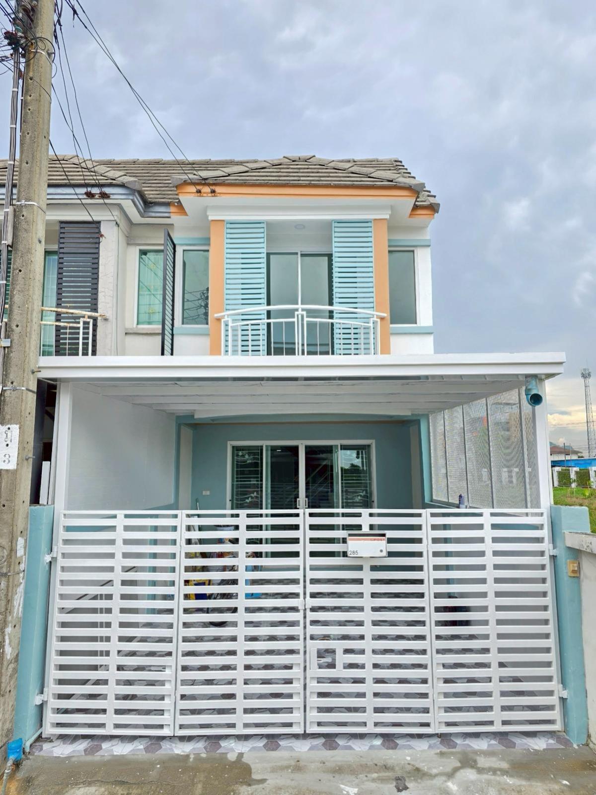 ขายทาวน์โฮมนวมินทร์ รามอินทรา : ขายทาวน์เฮ้าส์/ทาวน์โฮม  เดอะ ปาร์ค แอท แฟชั่น คันนายาว เขต บึงกุ่ม กรุงเทพ CX-125324